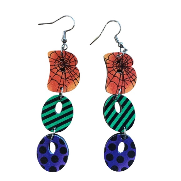 NWOT Wooden “BOO” Halloween Earrings - Picture 1 of 2